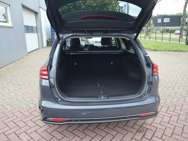 KIA CEE D Ceed Sportswagon 1.5 T-GDi DynamicPlusLine Stoel & Stuurverwarming / Camera / Full Led / Keyless