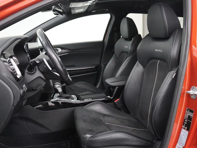 KIA CEE D Ceed 1.5 T-GDi GT-PlusLine | Panoramadak | Trekhaak | Stoelverwarming | Leder/Alcantara | JBL Sound | Carplay | Adaptive cruise | Sportstoelen | Achterbankverwarming | Keyless | Navigatie | Camera | Memory | Side Assist