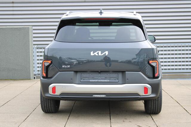 KIA EV2 Plus Advanced 42.2 kWh 4p. DEMO Edition Schuifdak / Camera / Navi / 230V aansluiting