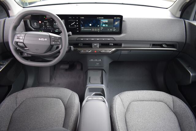 KIA EV2 Plus 42.2 kWh | Direct Leverbaar | Stuur + Stoelverwarming | Navigatie | Tot 10 Jr. Kia-Garantie |