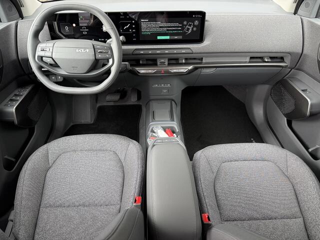 KIA EV2 Plus 42.2 kWh Direct uit Voorraad leverbaar | Actieprijs ¤. 29,890,= rijklaar inclusief inruilactie | Batterijverwarming | Privacy Glass | Stoel/stuurverwarming