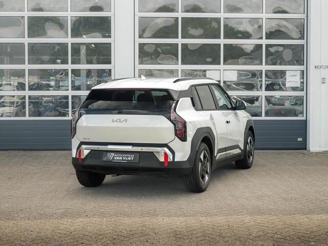 KIA EV3 Plus 81.4 kWh l Direct leverbaar l Stoel Stuurwielverwarming l Dode hoek assistent l Privatelease vanaf ¤ 572,00