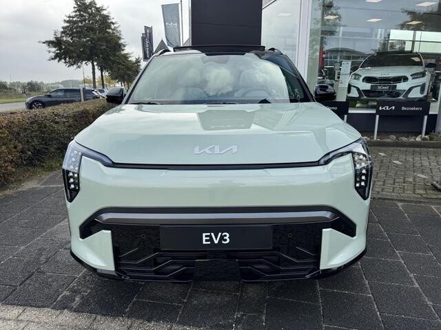 KIA EV3 GT-Line 81.4 kWh ¤44.195,- RIJKLAAR! Nu ¤3.230,- voordeel! Meerdere kleuren en uitvoeringen leverbaar.
