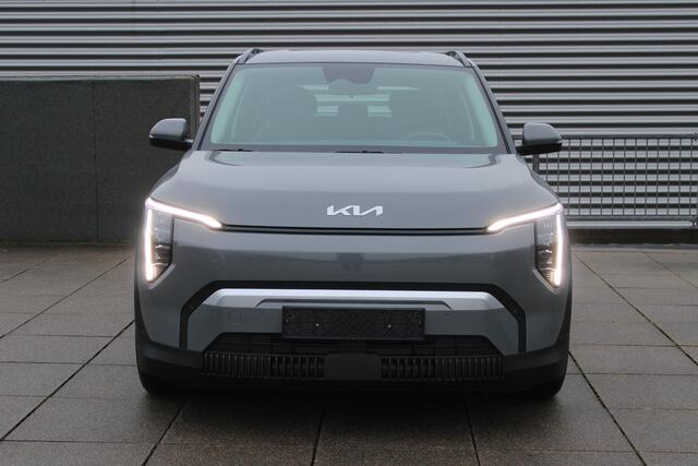 KIA EV3 Diverse uitvoeringen en kleuren leverbaar INFORMEER NAAR BESCHIKBAARHEID 030-6882056 PRIJS VANAF ¤ 36.995,-