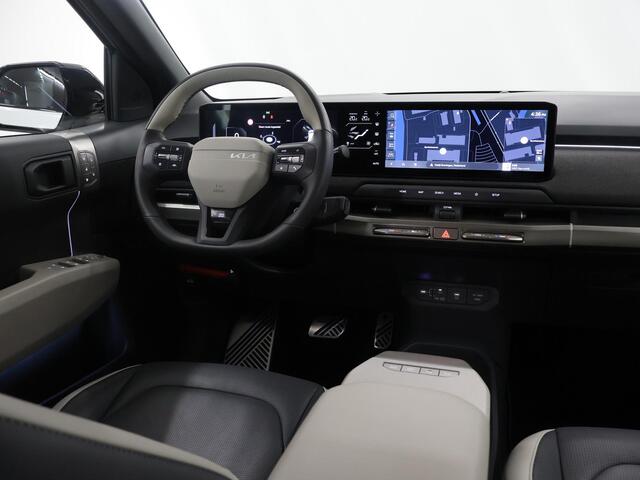 KIA EV3 GT-PlusLine 81.4 kWh | SOH 99% | Trekhaak | Panoramadak | Parkeercamera 360° | Head-Up | Stoel/Stuurverwarming |