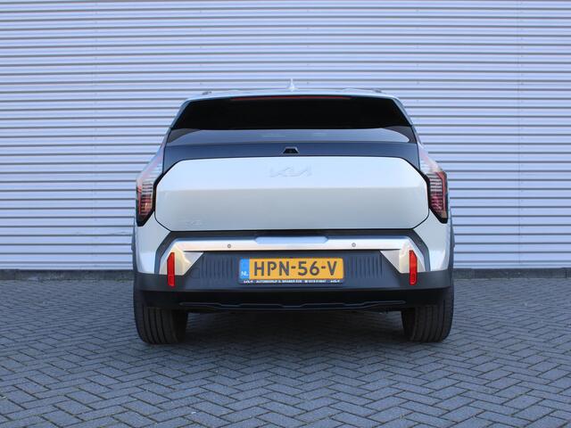 KIA EV3 Plus 81.4 kWh | Stuur-/stoelverwarming | Camera | 19" LM | Cruise adapt. | Dodehoek detectie | Draadloze telefoonlader | LED | Clima | Navi |