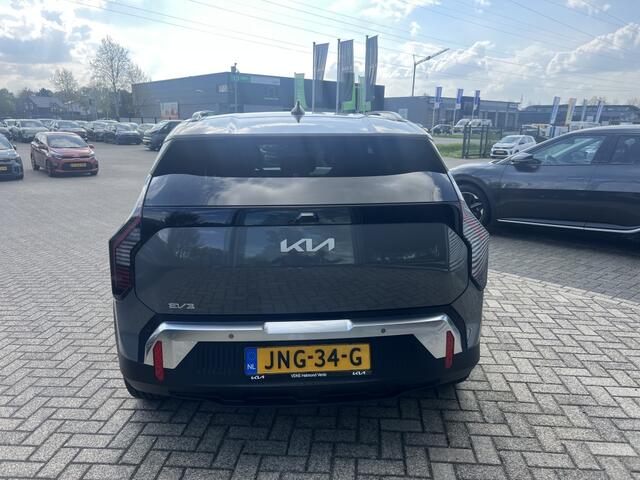 KIA EV3 Plus Advanced 81.4KWH All Seasonbanden | Stoelverwarming | Navig