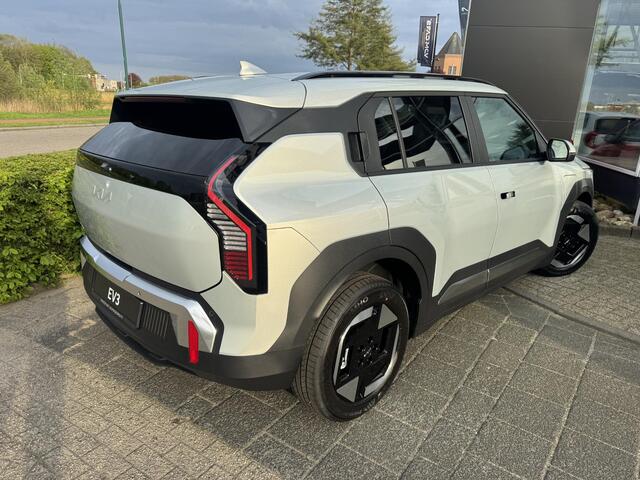 KIA EV3 Plus 58.3 kWh , Snel Leverbaar!, Inclusief 3000 Euro Inruilpremie, Complete Uitvoering!, Voorraadkorting!
