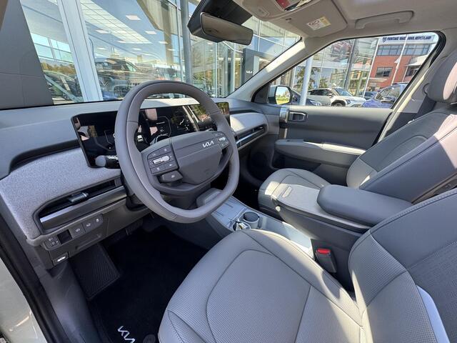 KIA EV3 Plus Advanced 81.4 kWh , Snel Leverbaar!, Inclusief 3000 Euro Inruilpremie, Complete Uitvoering!, Voorraadkorting!