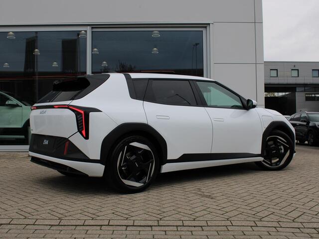KIA EV4 Plus Advanced 58.3 kWh | OP VOORRAAD | Schuifkanteldak | Navigatie | Stoel en stuurverwarming |