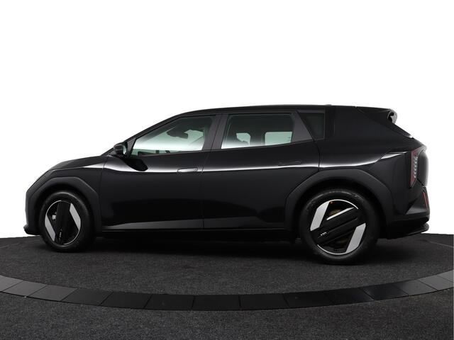 KIA EV4 Air 81.4 kWh - ¤3000 Inruilpremie - Direct beschikbaar! Stoel/Stuur verwarming - Apple Carplay/Android Auto - Achteruitrij camera - Adaptive cruise control - - Fabrieksgarantie tot 02-2033