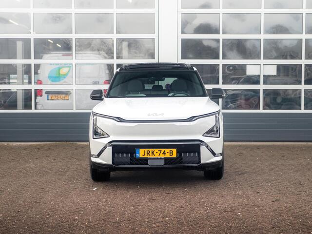 KIA EV5 GT-Line Business Edition 81.4 kWh 17 % bijtelling l Stoelverwarming l El. verstelbare stoelen met memory functie. l Zwarte logo's.