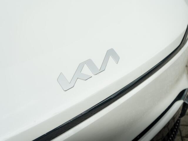 KIA EV5 Plus Advanced 81.4 kWh | OP VOORRAAD ! | Schuifkanteldak | Navigatie | Stoelverwarming |
