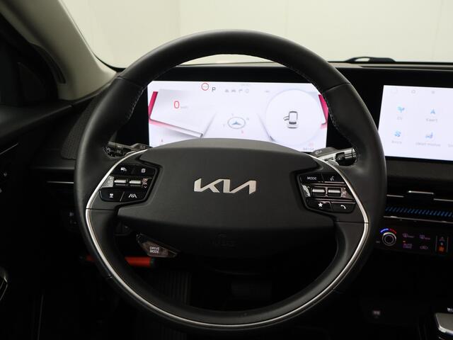KIA EV6 Plus Advanced 77.4 kWh | SoH 100% | Panorama dak | Digitale cockpit | Automaat | Multifunctioneel stuurwiel | Cruise control | Laneassist | Flippers | Spraakbediening | Drivemode | Bluetooth | Navigatie | Apple Carplay - Androidauto | Dab+ | Kinderslot | 