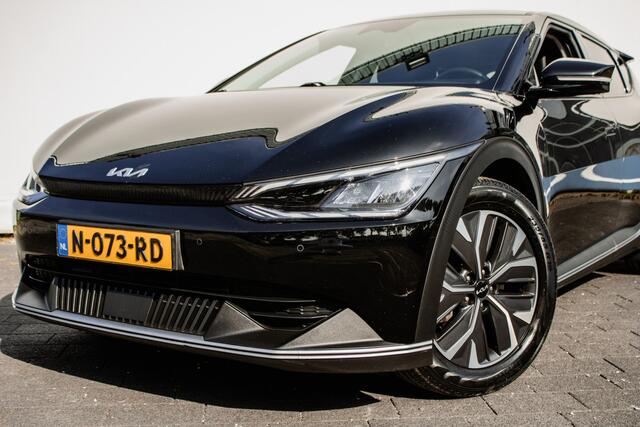 KIA EV6 58 kWh Trekhaak/ Stuur-stoelverwarming/ Half leer/ Camera/ Navigatie/ Carplay/ Adapt. cruise
