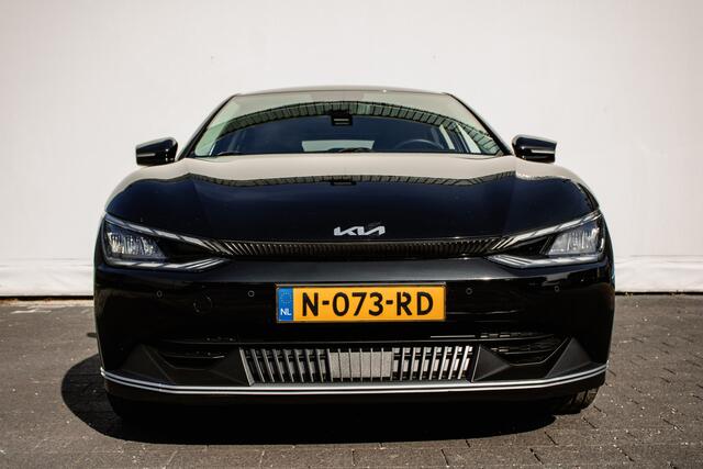 KIA EV6 58 kWh Trekhaak/ Stuur-stoelverwarming/ Half leer/ Camera/ Navigatie/ Carplay/ Adapt. cruise