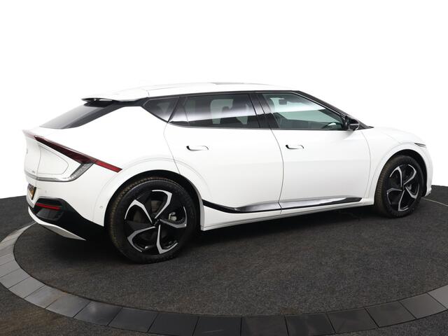 KIA EV6 GT-Line 77.4 kWh Stoelverwarming -/ ventilatie - Elektrisch verstelbare voorstoelen - Apple Carplay/Andoid Auto - Achteruitrijcamera - Climate Control - Fabrieksgarantie tot 2031