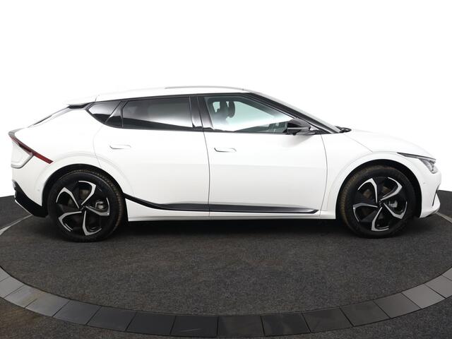 KIA EV6 GT-Line 77.4 kWh Stoelverwarming -/ ventilatie - Elektrisch verstelbare voorstoelen - Apple Carplay/Andoid Auto - Achteruitrijcamera - Climate Control - Fabrieksgarantie tot 2031