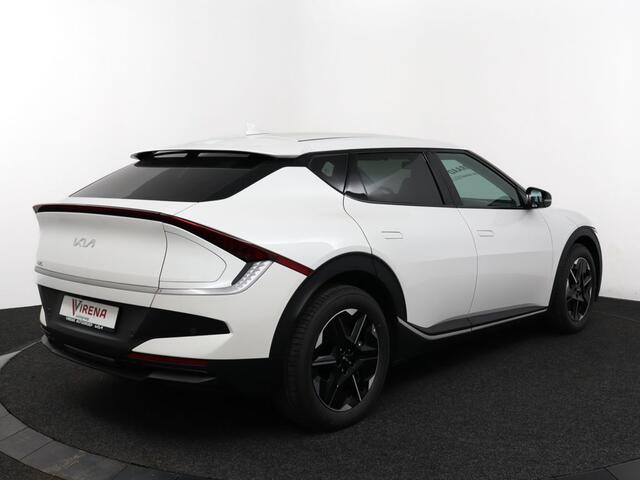 KIA EV6 Light Edition 63 kWh - Navigatie - Adaptive cruise control - Stoel/stuur verwarming - Apple Carplay/Android Auto - Climate Control - Achteruitrij camera - Fabrieksgarantie tot 04-2032