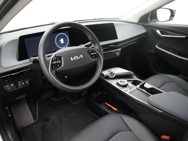 KIA EV6 Light 58 kWh - SOH 98,9% - Navigatie - Apple Carplay/Android Auto - Climate Control - Privacy Glass - Fabrieksgarantie tot 02-2031