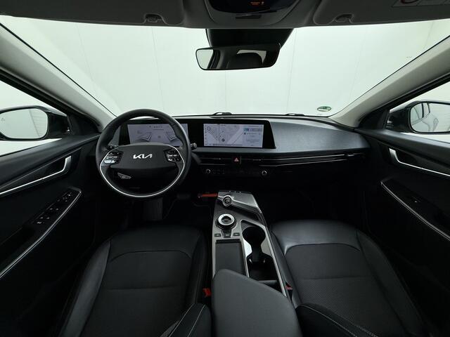 KIA EV6 Air 58kWh SOH 100% Adap.Cruise Navi Ecc Camera Stoel+Stuurverwarming Apple Carplay Android Auto Pdc Dodehoekdetectie File assistent Lmv 19" Privacy Glas Led DAB Bluetooth 1e Eigenaar Dealeronderhouden Origineel Nederlandse Kia