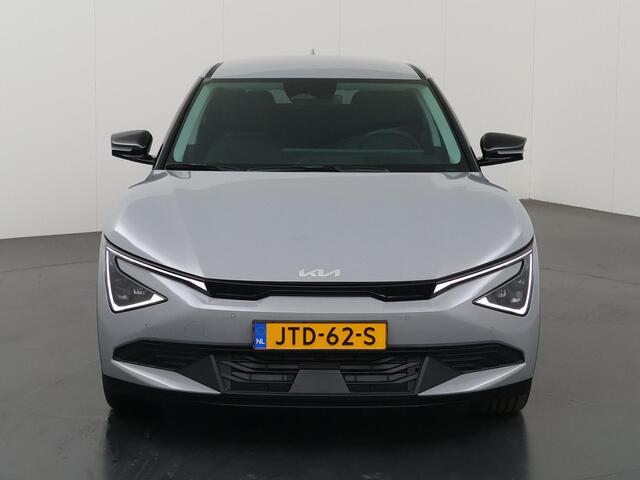 KIA EV6 Light Edition 63 kWh | Stoelverwarming | Adaptieve cruise control | Parkeersensoren | Stuurwiel verwarmd |