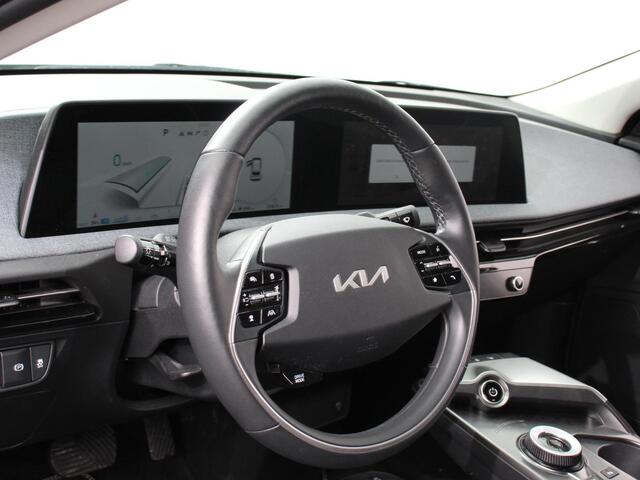 KIA EV6 Light Edition Automaat 58 kWh Navigatie Apple Carplay Android Auto Camera Parkeersensoren achter Cruise Control Climate Control Lichtmetalen Velgen