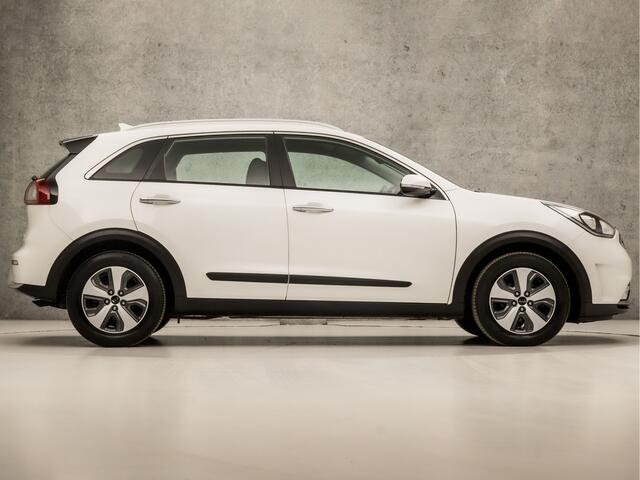KIA Niro 1.6 GDi Hybrid Sport 142Pk Automaat (APPLE CARPLAY, PARELMOER, NAVIGATIE, CAMERA, LEDER, SPORTSTOELEN, KEYLESS, LM VELGEN, CRUISE, LM VELGEN, NIEUWSTAAT)