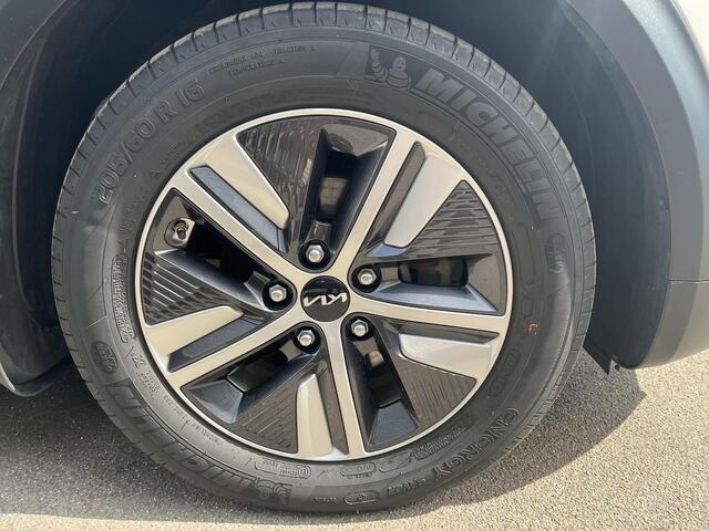 KIA Niro 1.6 GDi PHEV DynamicPlusLine Plug-in, Stoel- & Stuurwiel verwarmd, Elek. bestuurdersstoel, Nieuwe logo, Navigatie, Privacy glass, BTW-auto