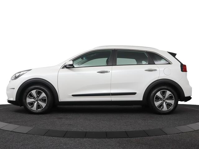 KIA Niro 1.6 GDi Hybrid DynamicLine Climate control - Adaptive cruise control - Trekhaak - Achteruitrij camera - Parkeersensoren achter