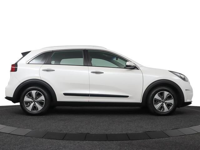 KIA Niro 1.6 GDi Hybrid DynamicLine Climate control - Adaptive cruise control - Trekhaak - Achteruitrij camera - Parkeersensoren achter