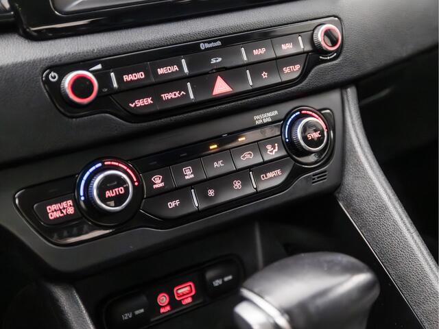 KIA Niro 1.6 GDi Hybrid DynamicLine 142Pk Automaat (APPLE CARPLAY, NAVIGATIE, LEDER, CAMERA, SPORTSTOELEN, CRUISE, KEYLESS, LANE ASSIST, NIEUWSTAAT)