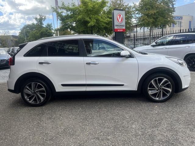 KIA Niro 1.6 GDi Hybrid ExecutiveLine // LEDER // ELEK. STOEL+GEHEUGEN // SCHUIF-KANTELDAK // JBL // DODEHOEK // ADAPT. CRUISE // STOELVERWARMING+VERKOELING // AFN. TREKHAAK //