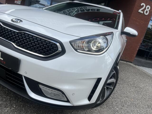 KIA Niro 1.6 GDi Hybrid ExecutiveLine // LEDER // ELEK. STOEL+GEHEUGEN // SCHUIF-KANTELDAK // JBL // DODEHOEK // ADAPT. CRUISE // STOELVERWARMING+VERKOELING // AFN. TREKHAAK //