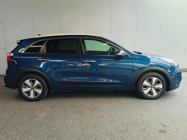 KIA Niro 1.6 GDi Hybrid DynamicLine Travel Connect Rijklaar + 12 maanden Bovag-garantie Henk Jongen Auto's in Helmond, al 50 jaar service zoals 't hoort!