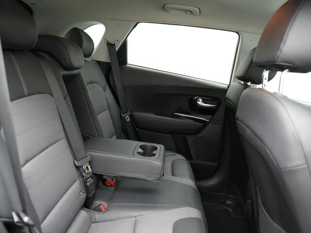 KIA Niro 1.6 GDi PHEV DynamicLine Plug In Hybrid 141pk Dealer O.H PHEV | Adaptive Cruise | Lederen Sportstoelen Verwarmd | Camera | Apple Carplay | Blis | Navigatie | Stuur Verwarmd |