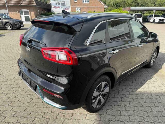 KIA Niro 1.6 GDi PHEV DynamicLine | Dealer onderhouden, Automaat, Navigatie, Adapt. Cruise Control, Half leer, Stoel- & Stuurverwarming, Parkeersensoren + Camera!
