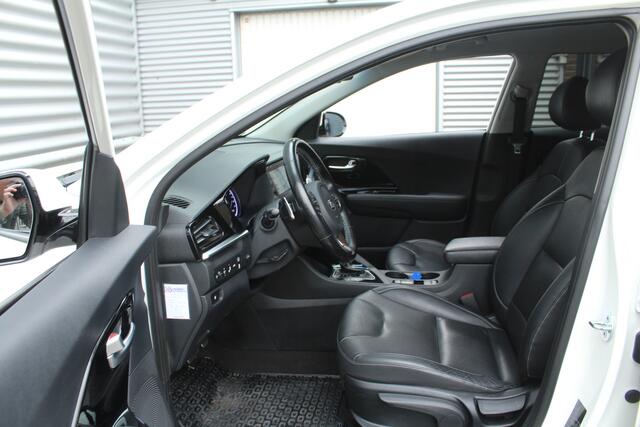 KIA Niro 1.6 GDi Hybrid 141pk DynamicPlusLine DCT6 NL-Auto NAP Clima Cruise Navi Camera Carplay 16"LMV Leder Afn. Trekhaak 1300kg