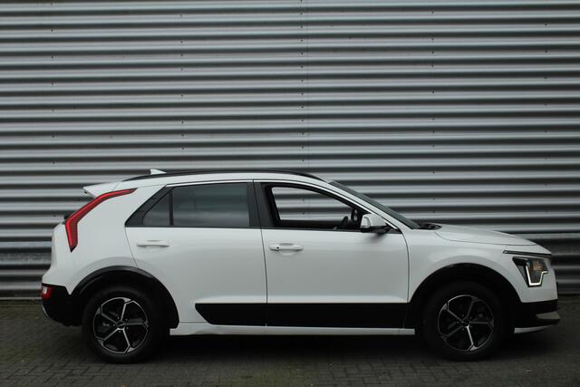 KIA Niro 1.6 GDi Hybrid 141pk DynamicLine DCT6 NL-Auto NAP Clima Cruise Navi Camera Carplay Dig. Cockpit 16"LMV Trekhaak 1300kg