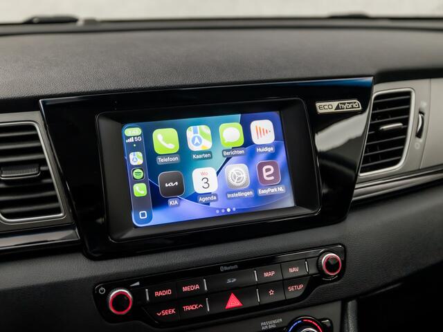 KIA Niro 1.6 GDi Hybrid Dynamic 142Pk Automaat (APPLE CARPLAY, NAVIGATIE, CAMERA, LEDER, SPORTSTOELEN, TREKHAAK, CRUISE, PARKEERSENSOREN, NIEUWSTAAT)