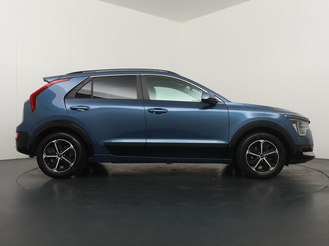 KIA Niro 1.6 GDi Hybrid DynamicPlusLine - Stoel/-Stuuverwarming - Schuif-/Kanteldak - Elektrische Achterklep - Apple Carplay/Android Auto - Achteruitrijcamera - Parkeersensoren Voor en Achter - Fabrieksgarantie t/m 03-07-2031