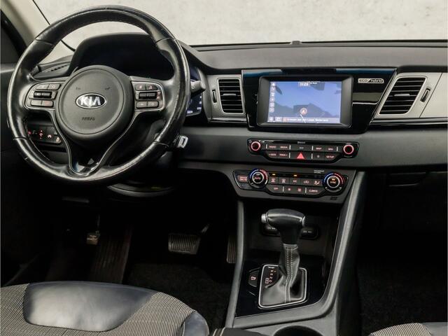 KIA Niro 1.6 GDi Hybrid Sport 142Pk Automaat (SCHUIFDAK, APPLE CARPLAY, NAVIGATIE, CAMERA, LEDER, STUUR/STOELVERWARMING, SPORTSTOELEN, GETINT GLAS, NIEUWE APK, NIEUWSTAAT)