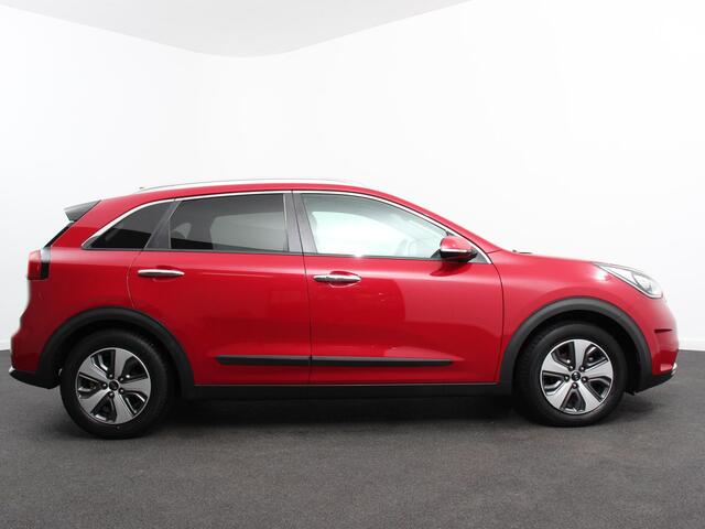 KIA Niro 1.6 GDi Automaat Hybrid DynamicLine | Trekhaak | Navigatie | Camera | Parkeer sensoren V+A | Cruise Control | Lichtmetalen Velgen | Extra getint glas | Keyless