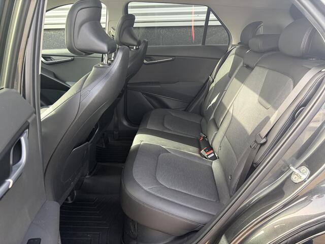 KIA Niro 1.6 GDi Hybrid Launch Edition Nieuw geleverd, Dealer onderhouden 1e eign.: Schuif-/kanteldak, trekhaak 13-polig, head-up display, stoelverwarming- & ventilatie, stuurverwarming, adaptieve cruise control, Apple CarPlay/Android Auto