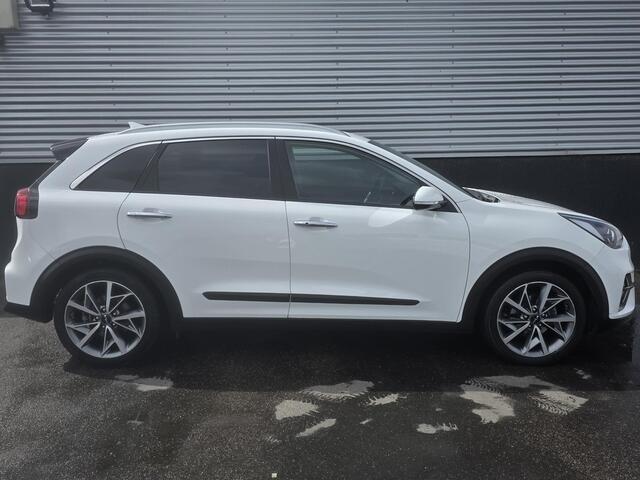KIA Niro 1.6 GDi Hybrid DynamicLine Trekhaak, Parkeersensoren, Privacy glass, 18" LMV, Navigatie, Adaptieve cruise control, Smart Key