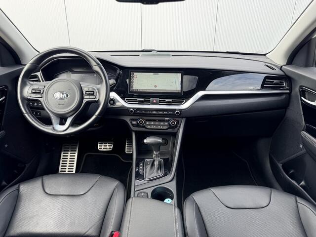 KIA Niro 1.6 GDi PHEV ExecutiveLine / 12 Maanden BOVAG Garantie / Schuif- & Kanteldak / Zwart Leder / Stoelverkoeling / Stoelverwarming Voor + Achter / Stuurverwarming / Navigatie / Achteruitrijcamera /