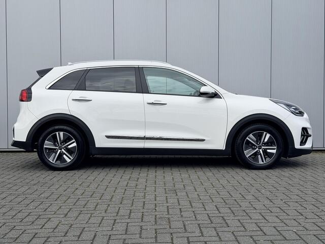 KIA Niro 1.6 GDi PHEV ExecutiveLine / 12 Maanden BOVAG Garantie / Schuif- & Kanteldak / Zwart Leder / Stoelverkoeling / Stoelverwarming Voor + Achter / Stuurverwarming / Navigatie / Achteruitrijcamera /