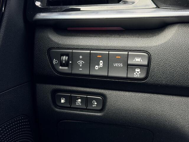 KIA Niro 1.6 GDi PHEV ExecutiveLine / 12 Maanden BOVAG Garantie / Schuif- & Kanteldak / Zwart Leder / Stoelverkoeling / Stoelverwarming Voor + Achter / Stuurverwarming / Navigatie / Achteruitrijcamera /