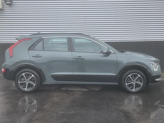 KIA Niro 1.6 GDi Hybrid DynamicLine Navigatie, Smart Key, Parkeersensoren voor + achter, Achteruitrijcamera, Climate control, BTW-auto, NL-auto