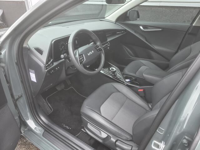 KIA Niro 1.6 GDi Hybrid DynamicLine Navigatie, Smart Key, Parkeersensoren voor + achter, Achteruitrijcamera, Climate control, BTW-auto, NL-auto